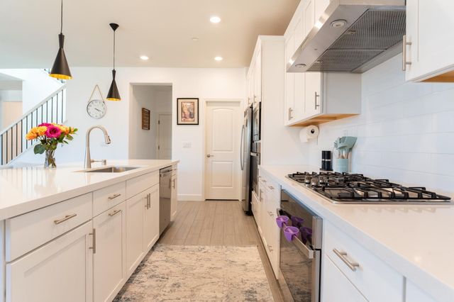 6081 Oberlander Dr, Roseville, CA 95747