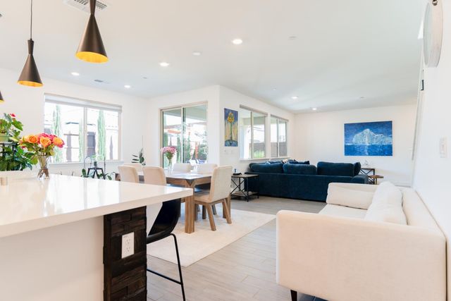 6081 Oberlander Dr, Roseville, CA 95747