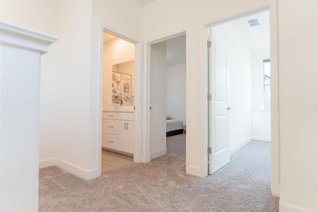 6081 Oberlander Dr, Roseville, CA 95747