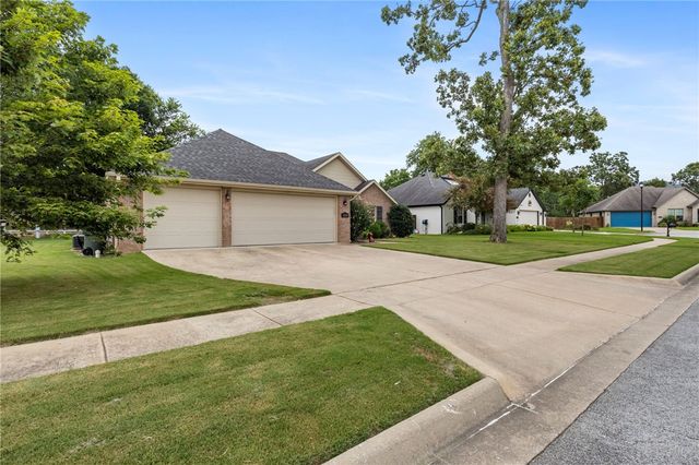 1898 S Harding Place, Fayetteville, AR 72701