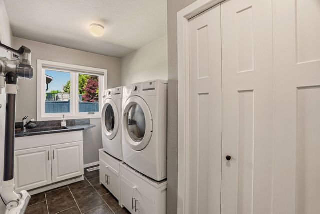 8111 N Panorama Dr, Spokane, WA 99208