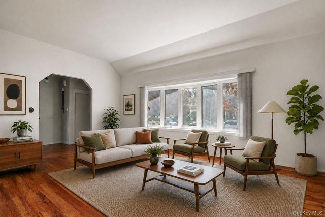 48 Stanton Circle, New Rochelle, NY 10804