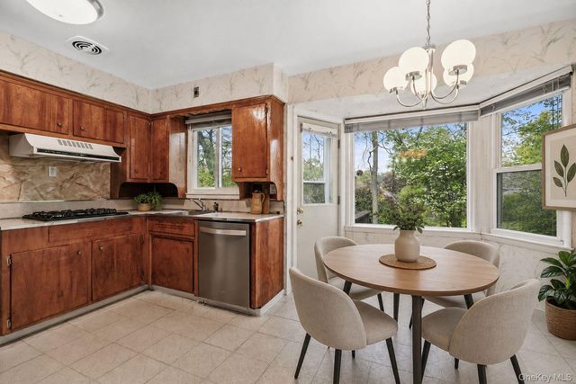 48 Stanton Circle, New Rochelle, NY 10804