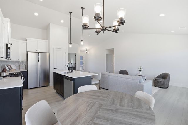 28 W 12th St, Deer Park, WA 99006