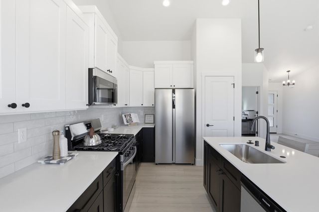 28 W 12th St, Deer Park, WA 99006