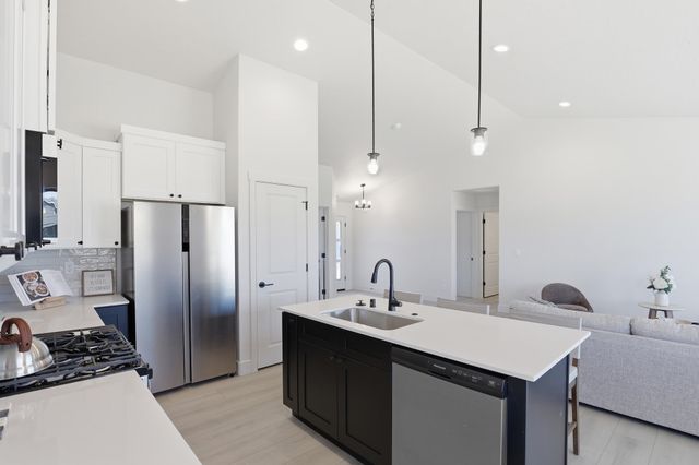 28 W 12th St, Deer Park, WA 99006