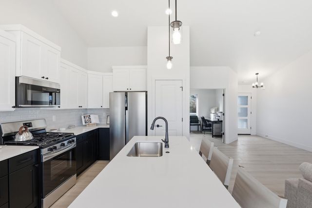 28 W 12th St, Deer Park, WA 99006
