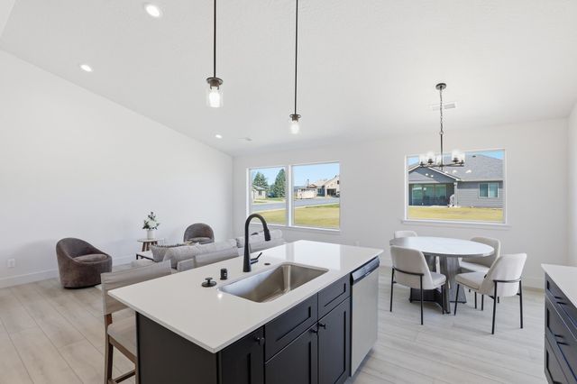 28 W 12th St, Deer Park, WA 99006
