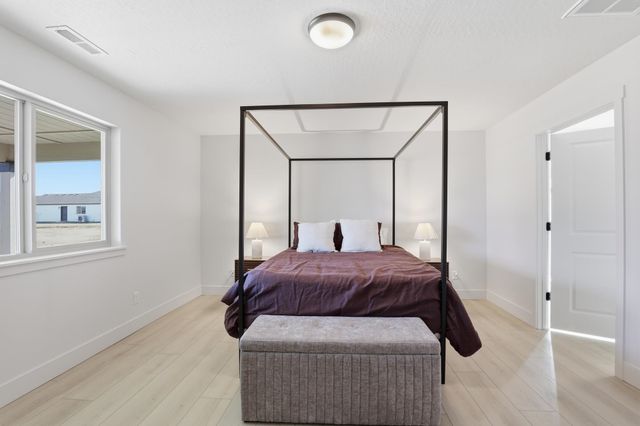28 W 12th St, Deer Park, WA 99006