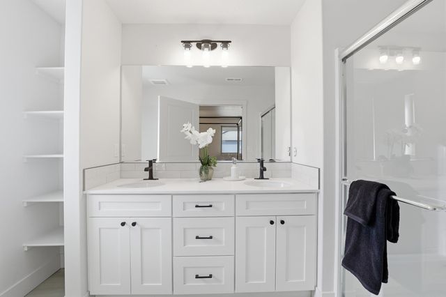 28 W 12th St, Deer Park, WA 99006