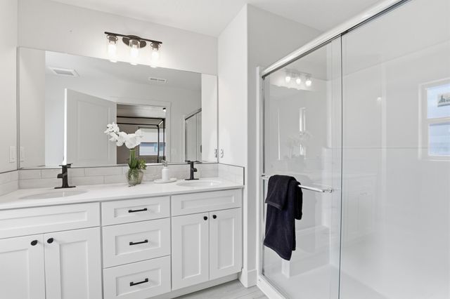 28 W 12th St, Deer Park, WA 99006