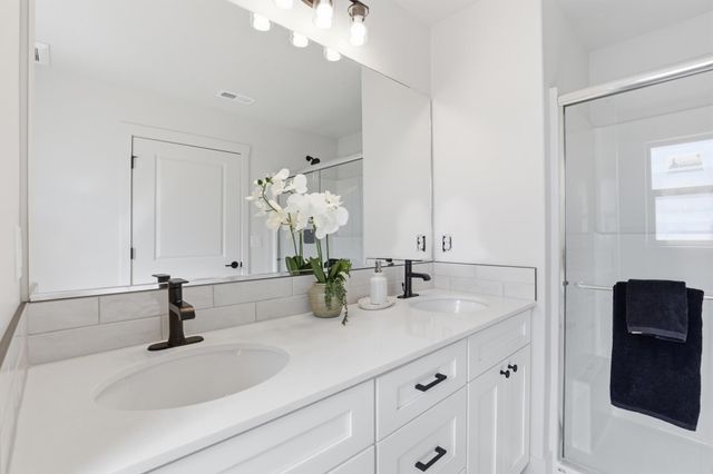 28 W 12th St, Deer Park, WA 99006