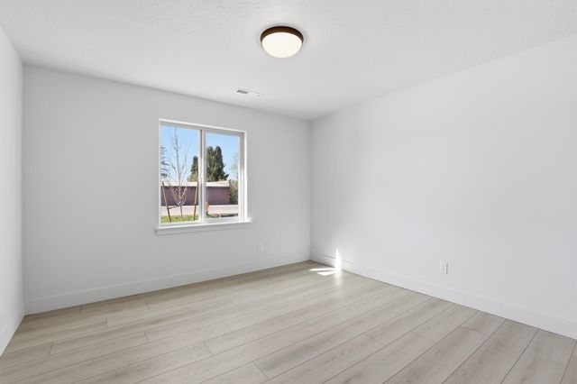 28 W 12th St, Deer Park, WA 99006
