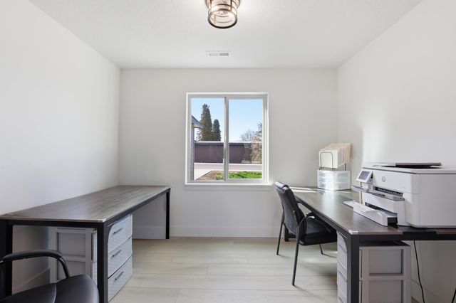 28 W 12th St, Deer Park, WA 99006
