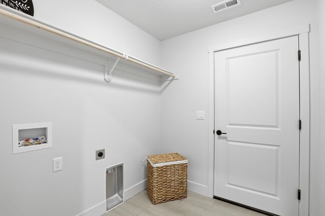 28 W 12th St, Deer Park, WA 99006