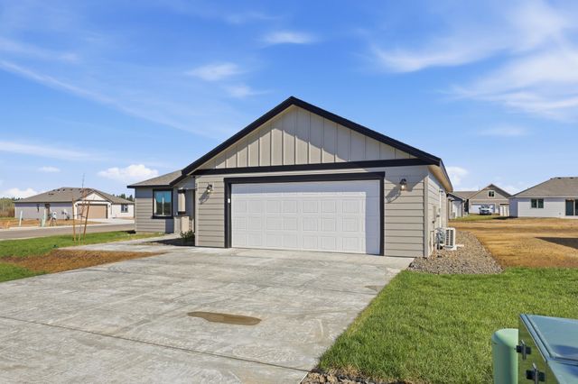 28 W 12th St, Deer Park, WA 99006