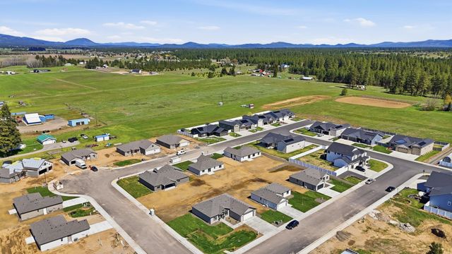 28 W 12th St, Deer Park, WA 99006