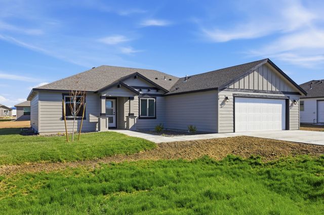 28 W 12th St, Deer Park, WA 99006