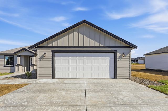 28 W 12th St, Deer Park, WA 99006