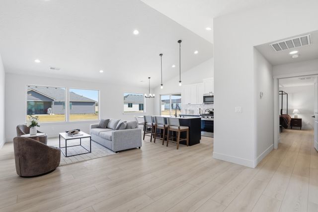 28 W 12th St, Deer Park, WA 99006