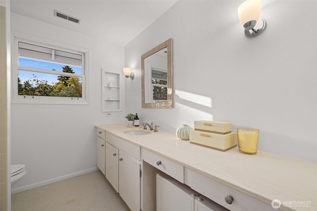 8533 SE 76th Place, Mercer Island, WA 98040