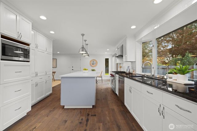 8533 SE 76th Place, Mercer Island, WA 98040