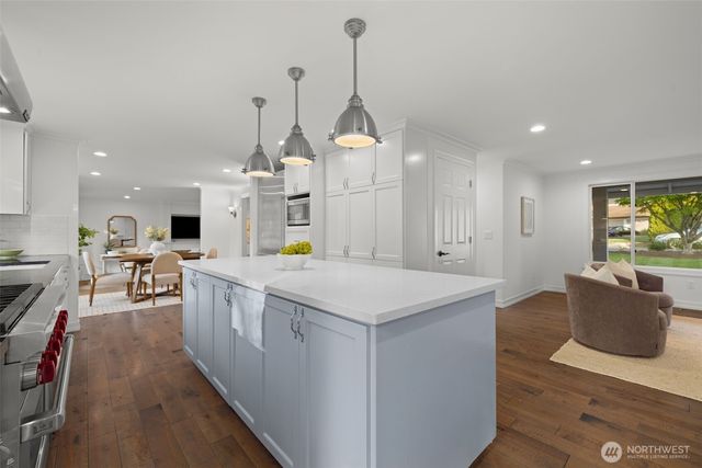 8533 SE 76th Place, Mercer Island, WA 98040