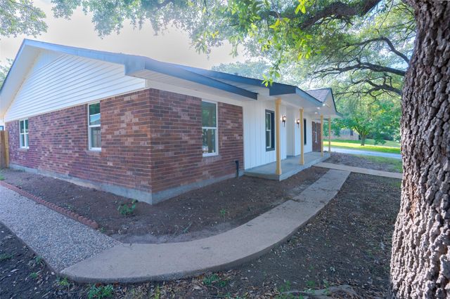 2408 Lynne Way, Brenham, TX 77450