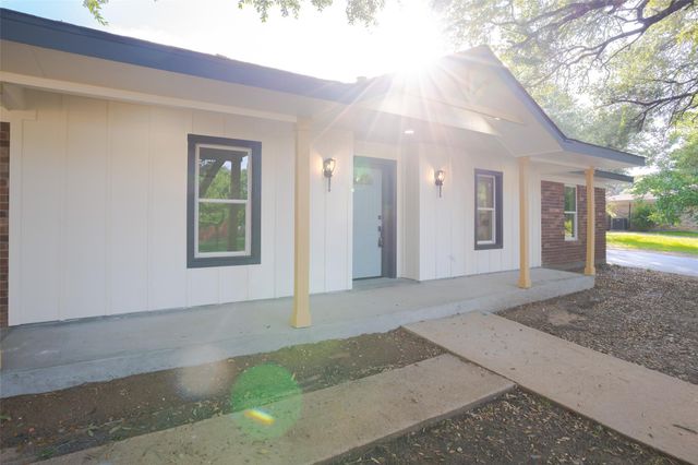 2408 Lynne Way, Brenham, TX 77450