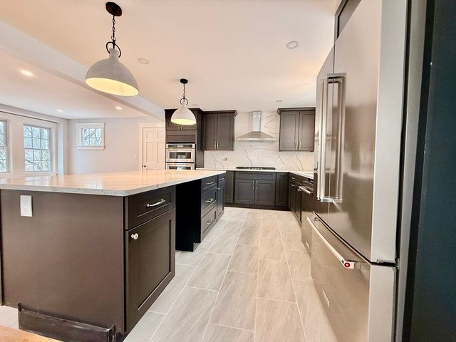 281 Elmwood Ave, Quincy, MA 02169