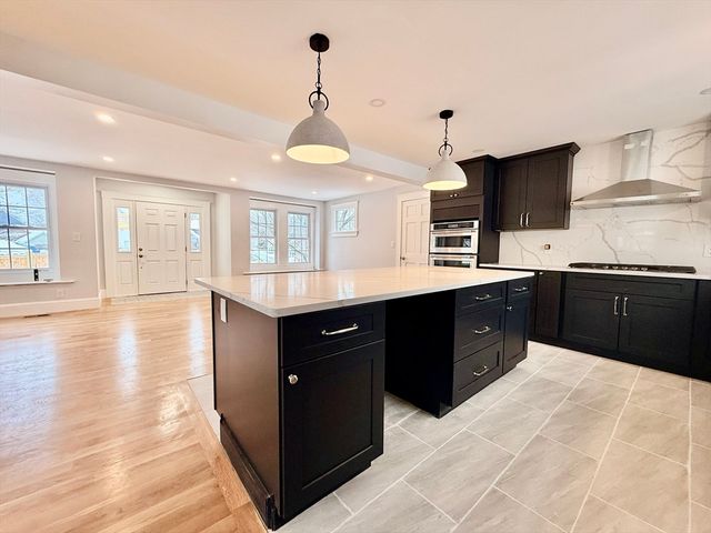 281 Elmwood Ave, Quincy, MA 02169