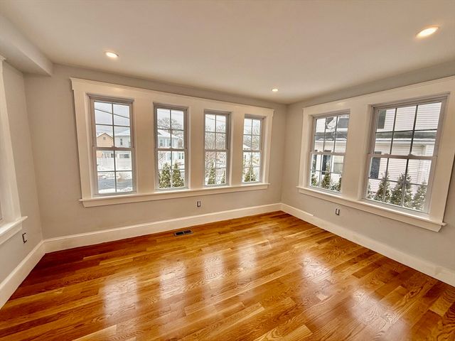 281 Elmwood Ave, Quincy, MA 02169