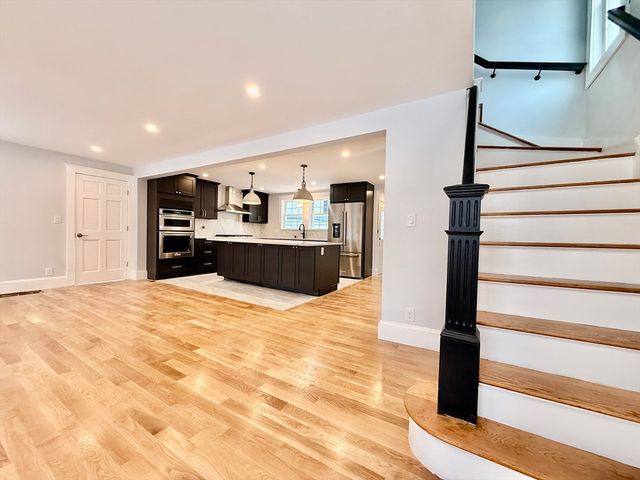 281 Elmwood Ave, Quincy, MA 02169