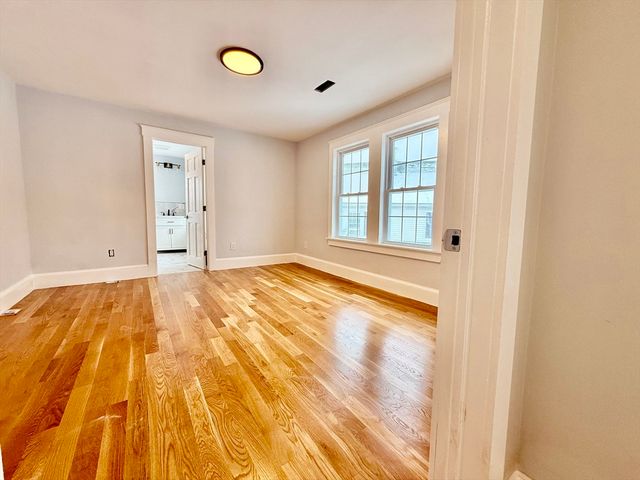 281 Elmwood Ave, Quincy, MA 02169