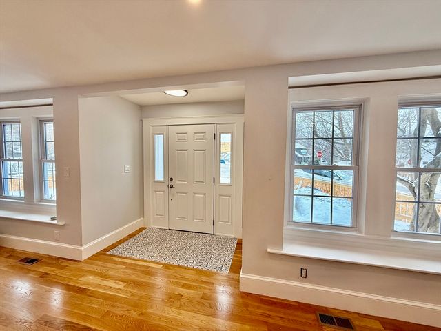 281 Elmwood Ave, Quincy, MA 02169