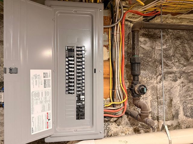 281 Elmwood Ave, Quincy, MA 02169