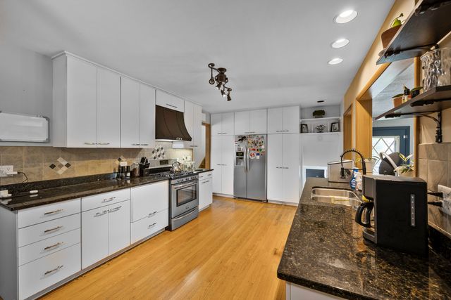 724 Lexington Drive, Chicago Heights, IL 60411
