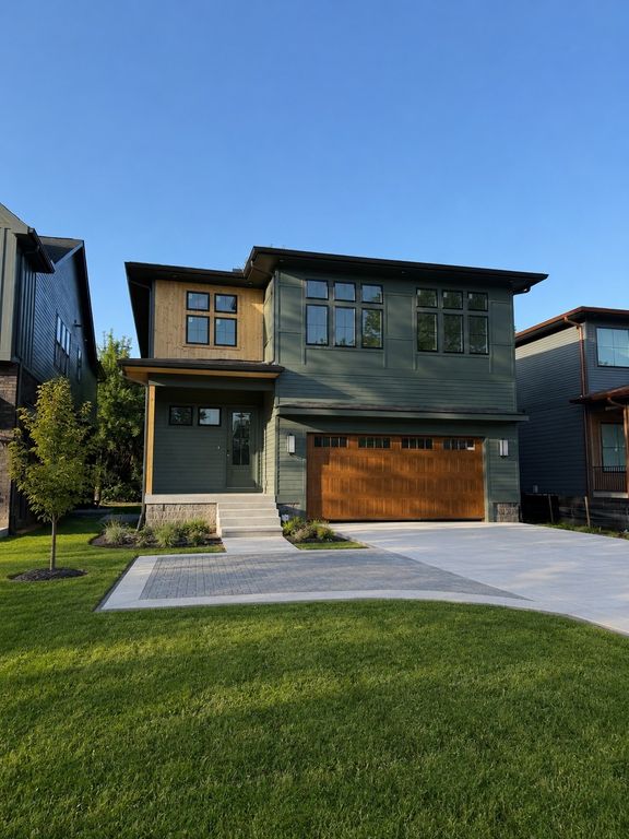 557 Watsonwood Dr, Nashville, TN 37211