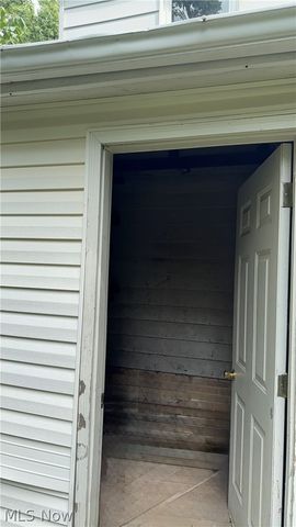19608 Shakerwood Road, Warrensville Heights, OH 44122