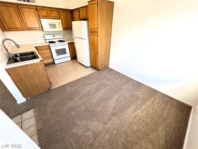 5710 East Tropicana Avenue 2092, Las Vegas, NV 89122