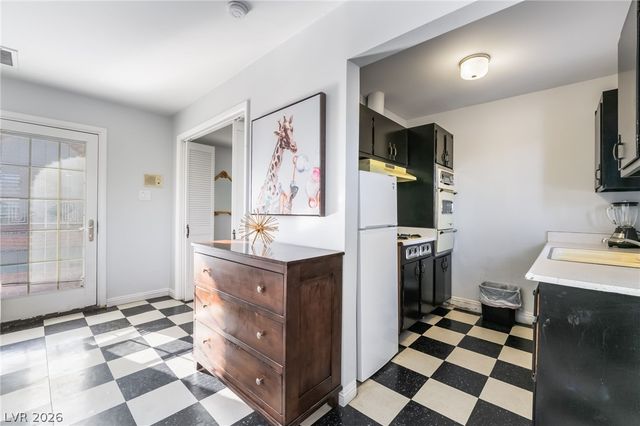 909 Cashman Drive, Las Vegas, NV 89107