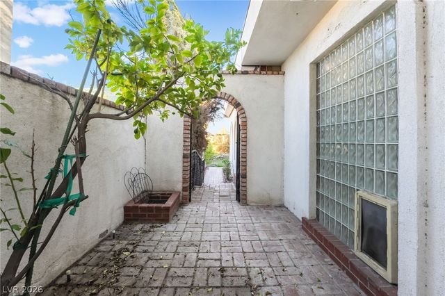 909 Cashman Drive, Las Vegas, NV 89107