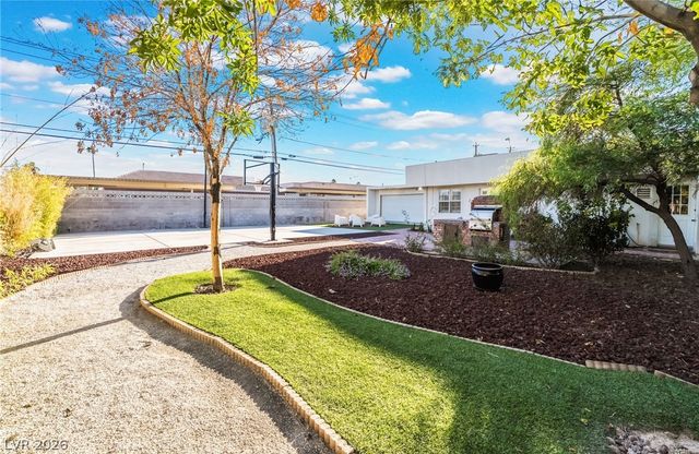 909 Cashman Drive, Las Vegas, NV 89107
