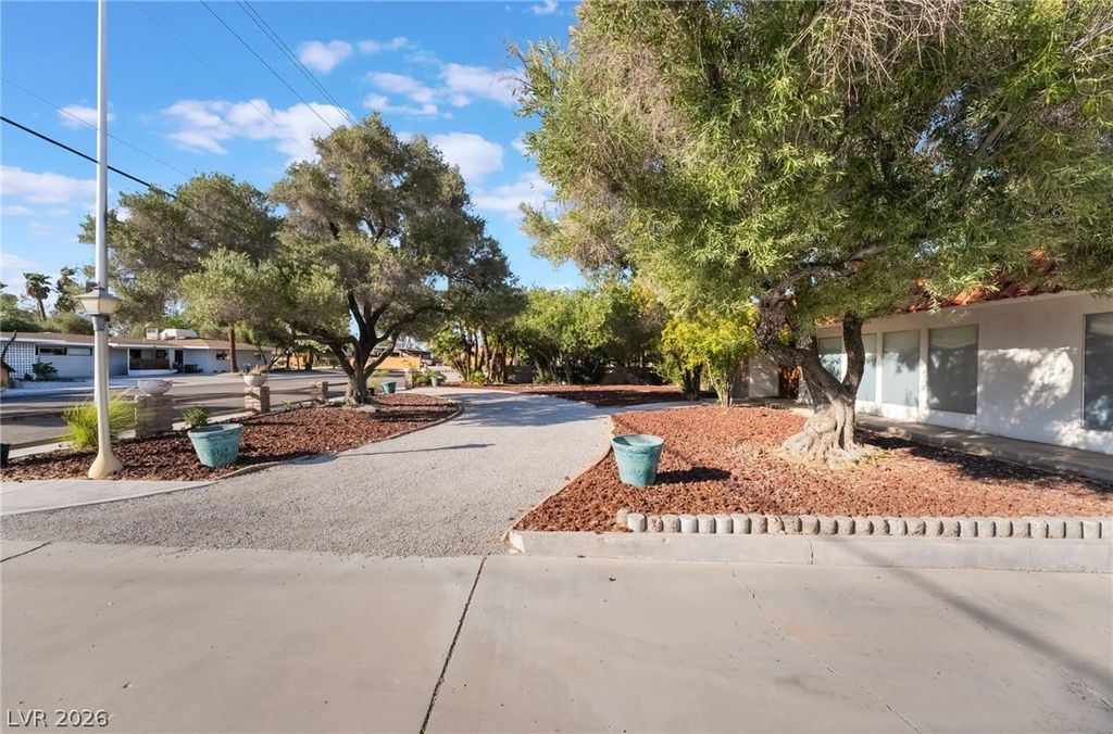 909 Cashman Drive, Las Vegas, NV 89107 — photo 5