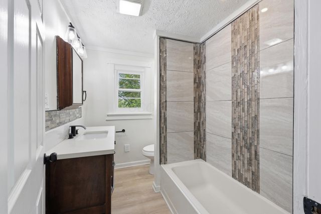 2584 Eakin Road, Columbus, OH 43204
