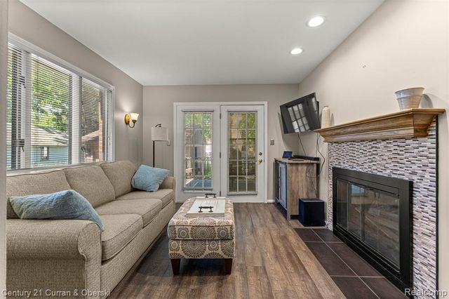 2205 N Rosevere Avenue, Dearborn, MI 48128