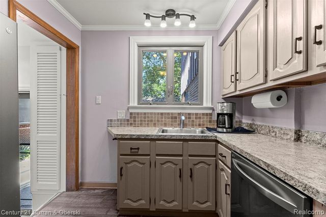 2205 N Rosevere Avenue, Dearborn, MI 48128