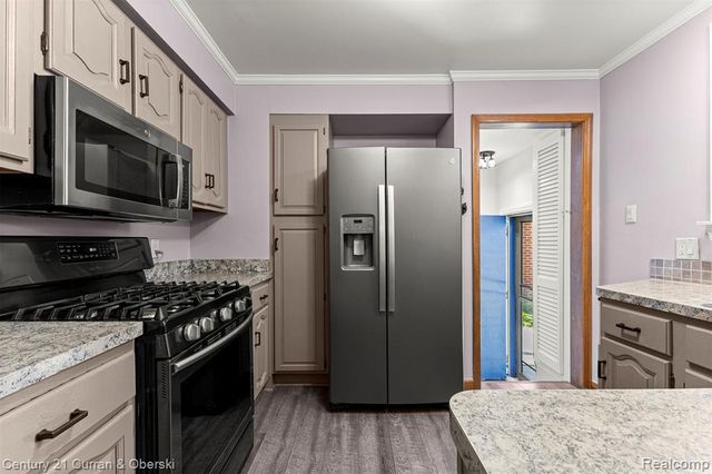 2205 N Rosevere Avenue, Dearborn, MI 48128