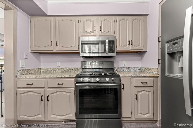 2205 N Rosevere Avenue, Dearborn, MI 48128