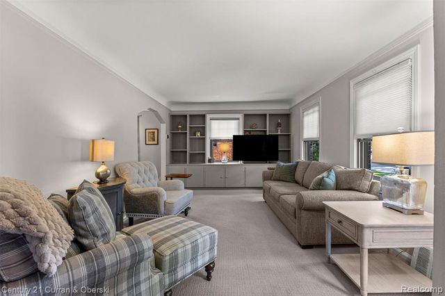 2205 N Rosevere Avenue, Dearborn, MI 48128